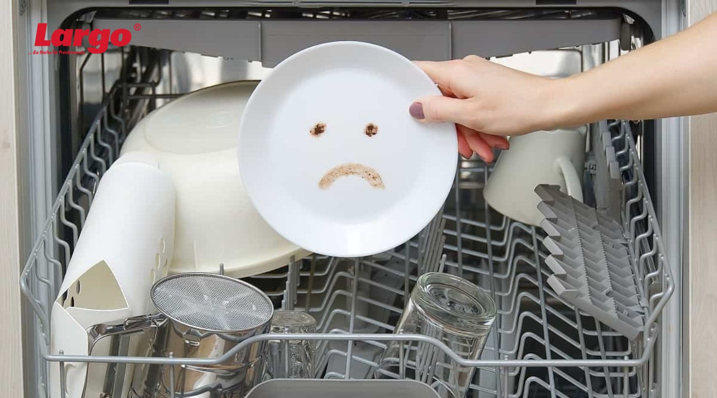 Bát đĩa có mùi sau khi rửa do đâu 2