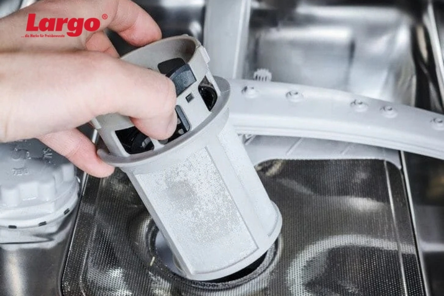 Dùng viên rửa bát có cần dùng thêm muối không? hậu quả khi không dùng